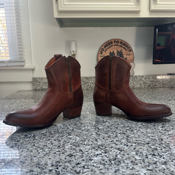 Frye Deborah Lug Boots - Picture 5 of 12